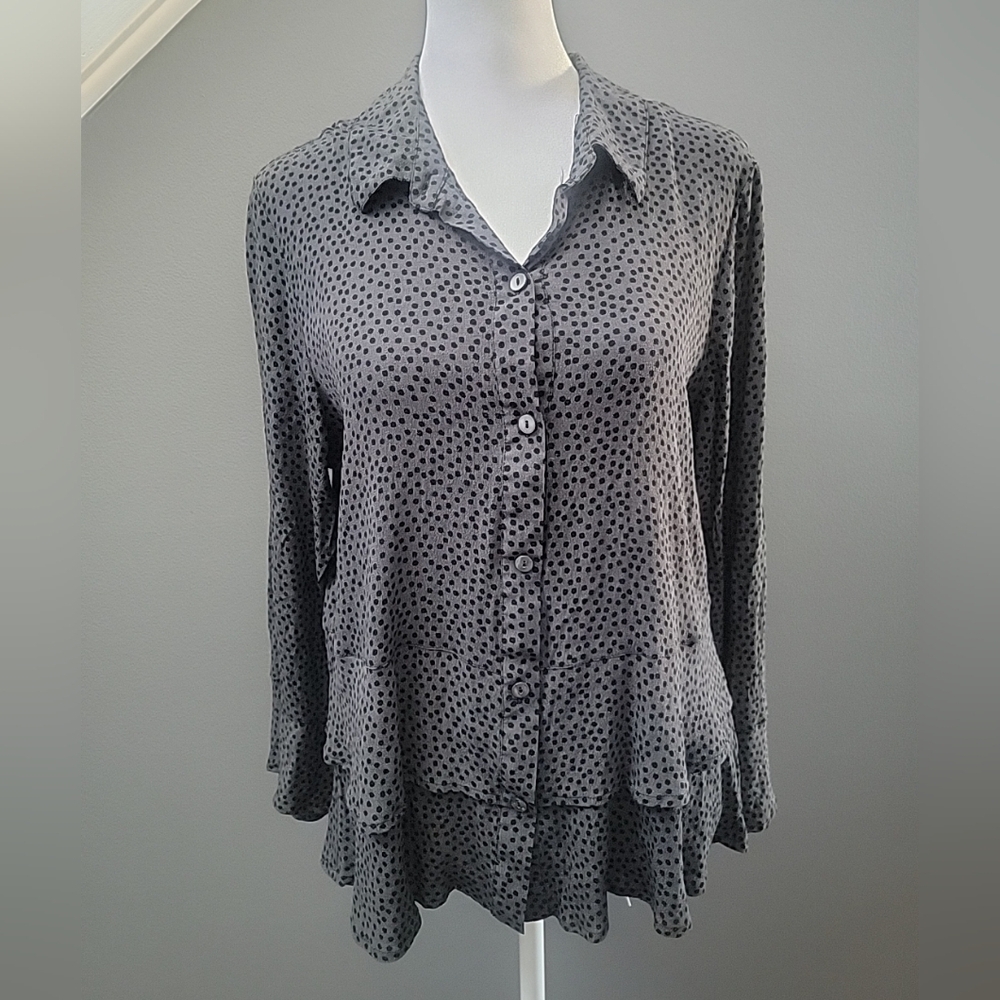 HABITAT Button Front Long Ruffle Cuff Sleeve Gray + Black Polka Dot Top Med